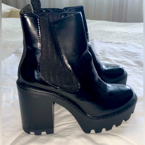 Zara Shoes - Zara chunk heel ankle boots platform lug sole black leather pull on excellent 36
